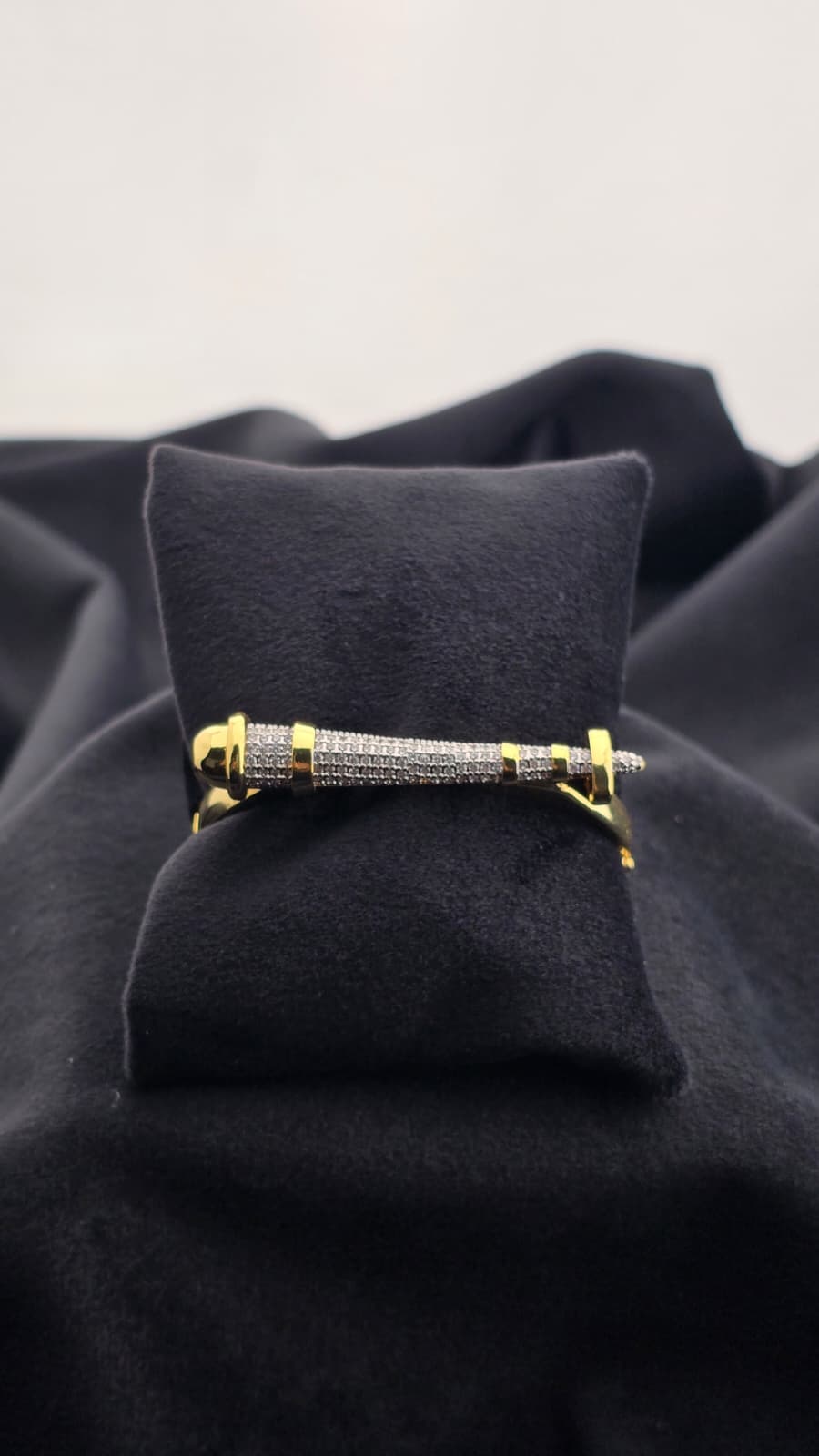 Kelepçeli Bileklik Shine 76